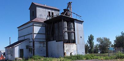 Eastlake Grain Elevator before rehabilitation.